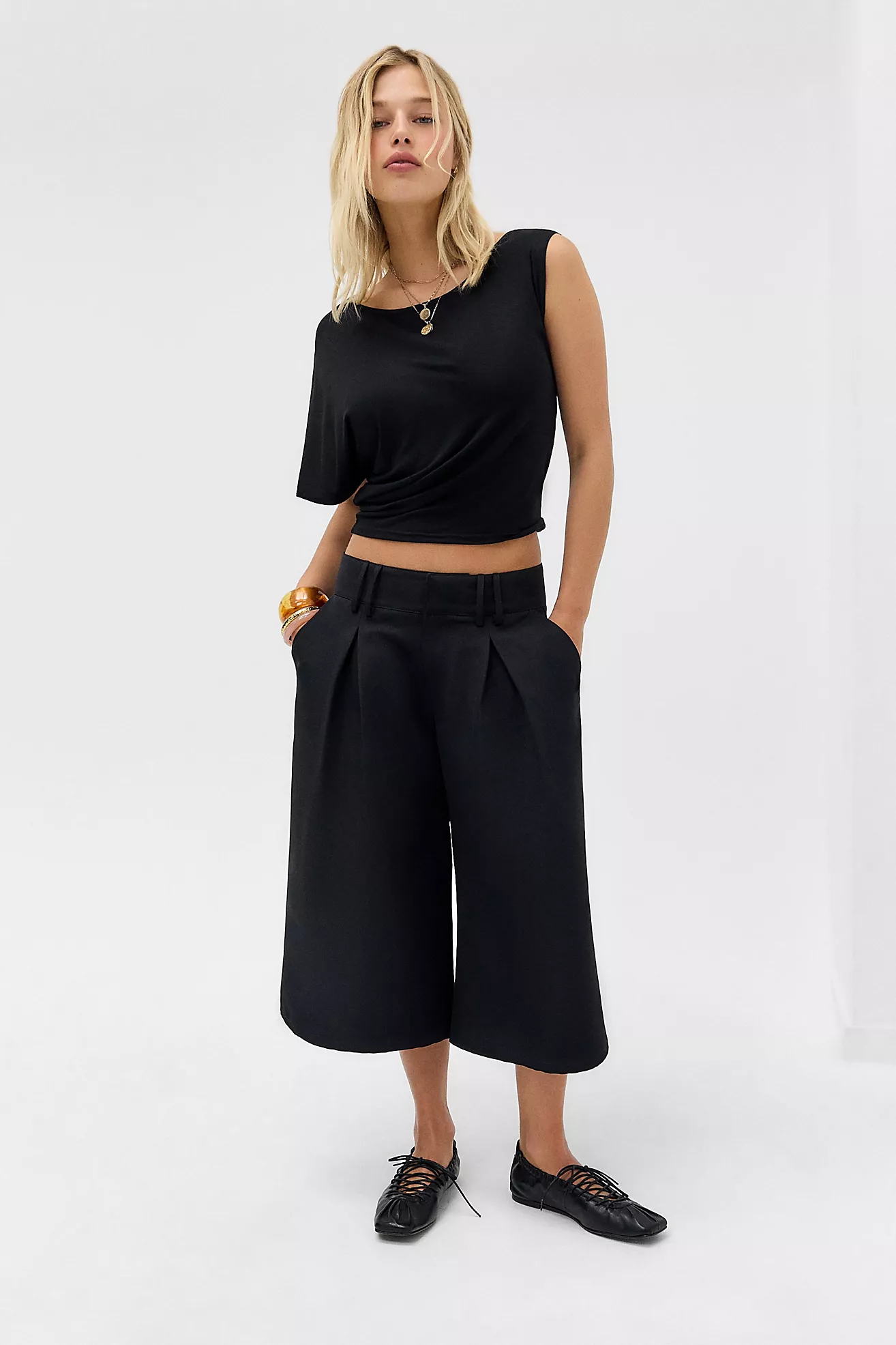 Uo Ama Cropped Short