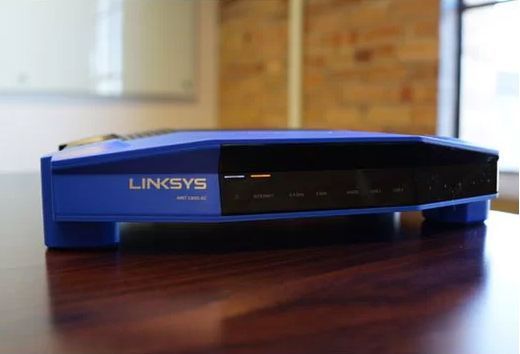 An LED display on the front of the WRT1900AC makes it easy to understand what your router is doing.