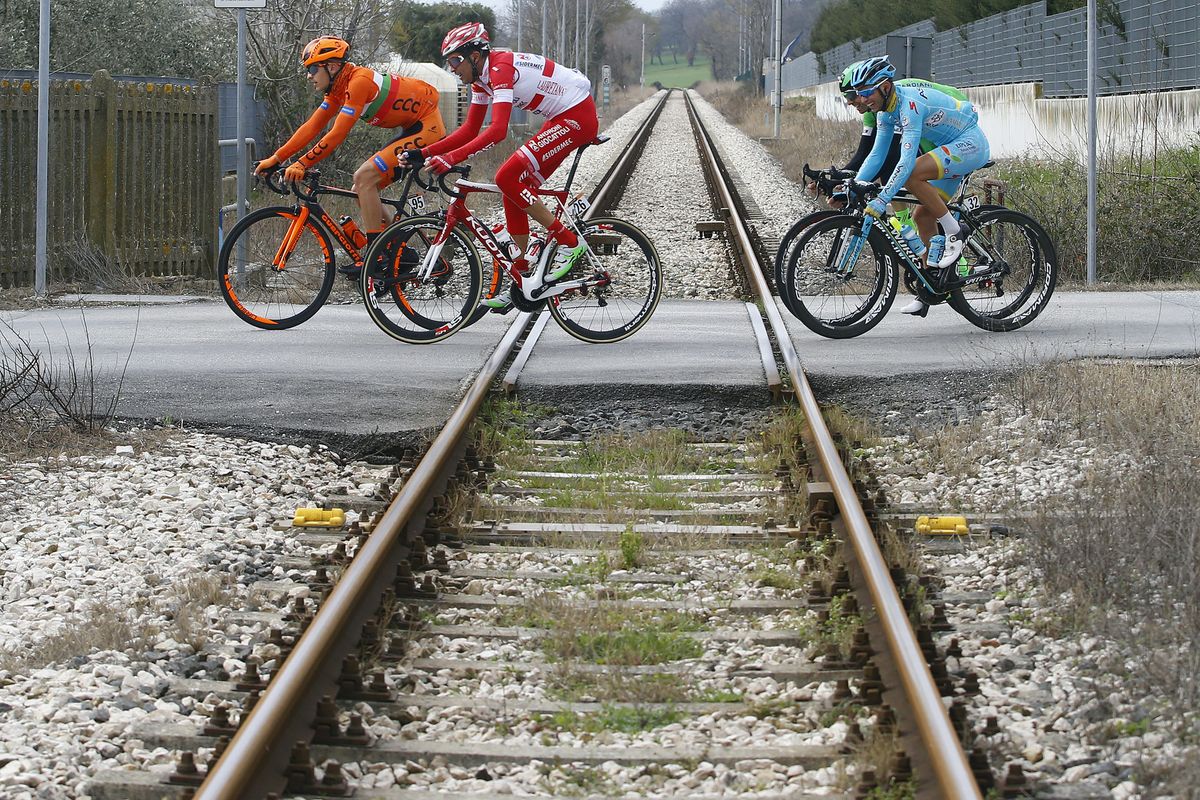 The breakaway passes a level crossing in Tirreno-Adriatico