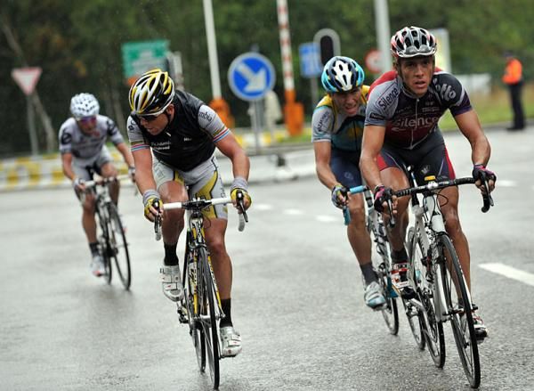 Philippe Gilbert (Silence-Lotto), r, attacks with Kim Kirchen (Columbia-HTC), l.