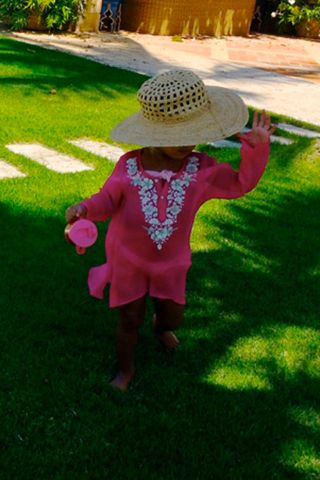 Blue Ivy plays dress up