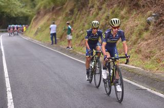 Adam Yates and Esteban Chaves go on the attack to Los Machucos