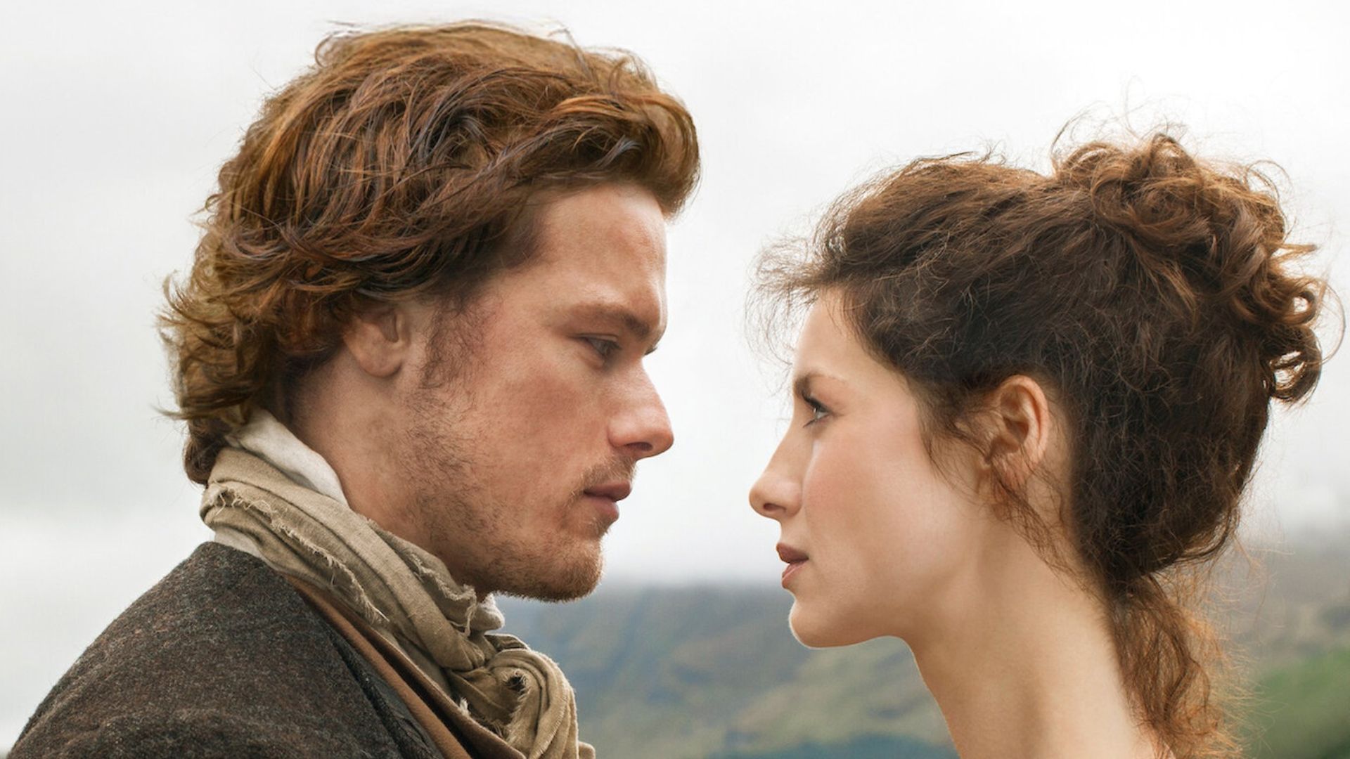 Claire and Jamie gaze into each other&#039;s eyes