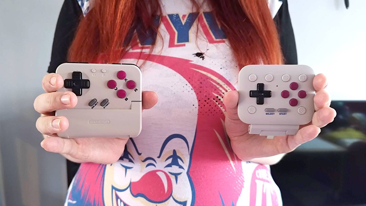 I placed two Game Boy controllers in the hands of a casual retro gamer, but the "winner" comes with caveats
