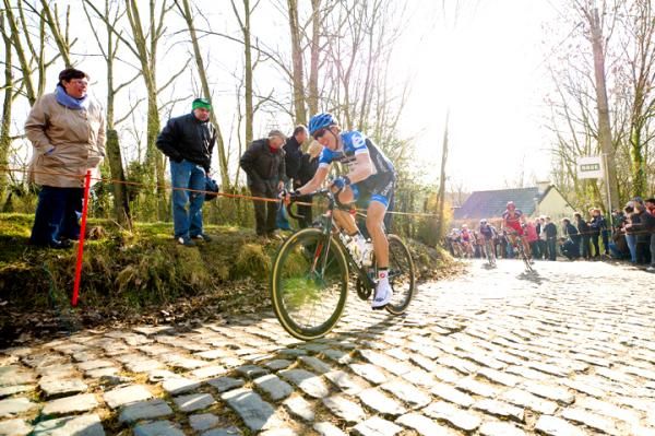 Sep Vanmarcke (Garmin-Barracuda) chased by Hushovd