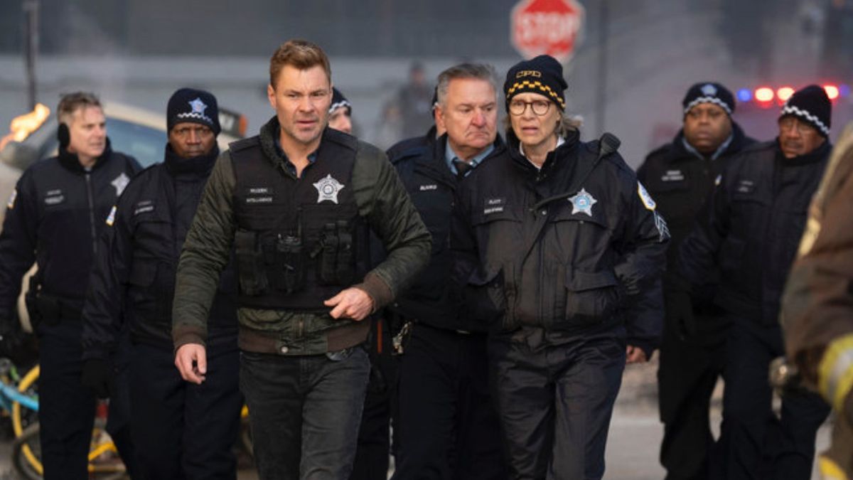 Ruzek, Platt, and a bunch of cops in the Chicago Fire leg of One Chicago&#039;s 2025 crossover