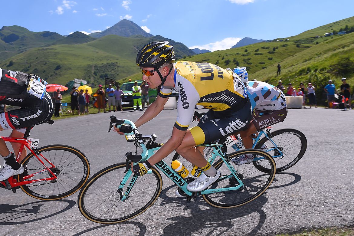 Wilco Kelderman (LottoNl-Jumbo) crashed on a descent