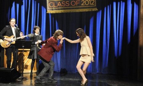 Snl S Emotional Season Finale Mick Jagger Hosts Kristen Wiig Says Goodbye And More The Week