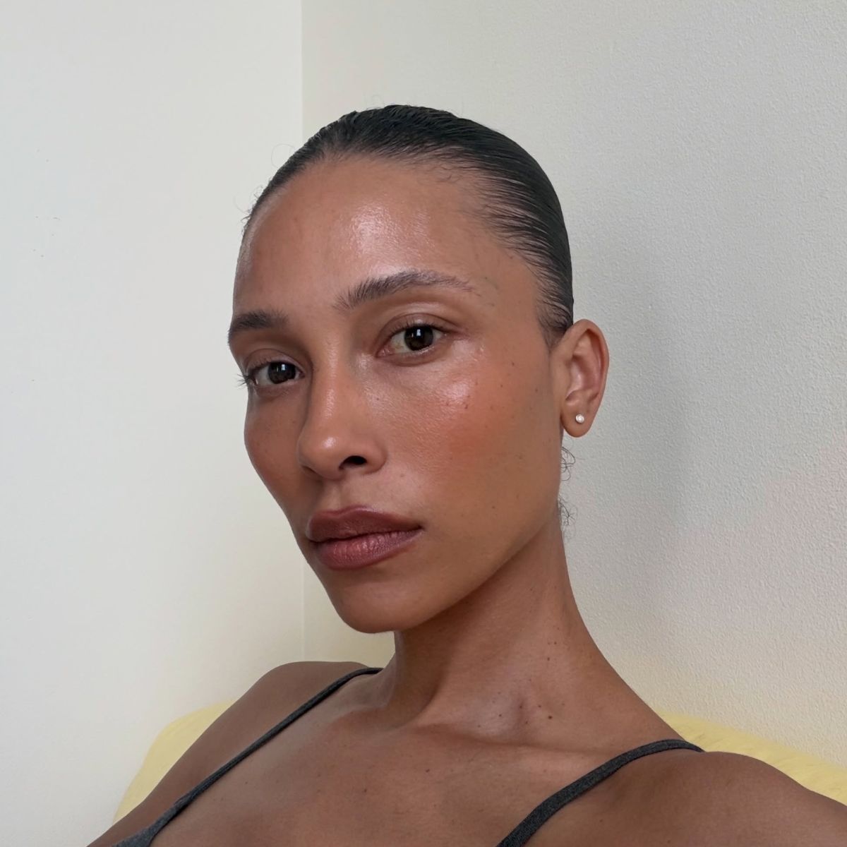 Creator @tylynn taking a selfie with glowing skin