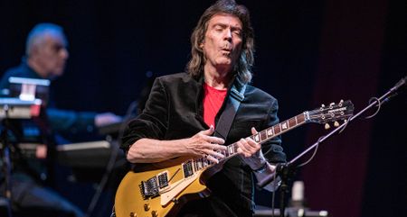 Steve Hackett plays his Floyd-equipped Gold Top singlecut