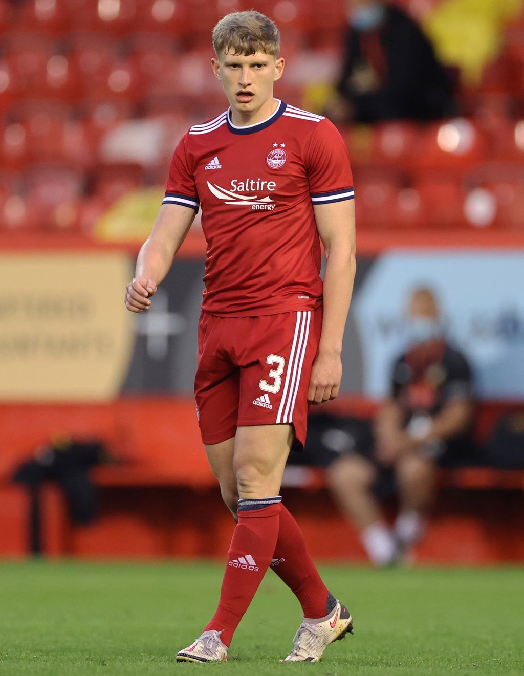 Aberdeen defender Jack MacKenzie signs contract extension until 2025 ...