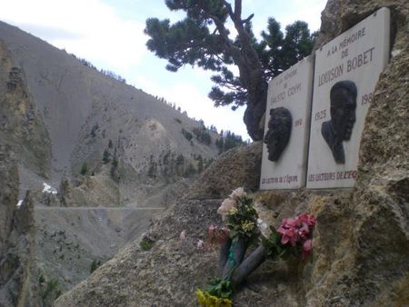 Contador passed in front of the stele in memory of Fausto Coppi and Louison Bobet