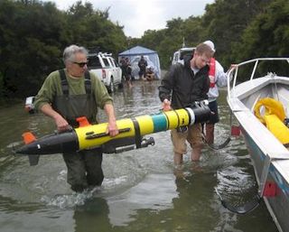 Dan Fornari (left) and Robin Littlewood prepare to launch the AUV on an eight-hour mapping and data capture mission under Lake Rotomhana.