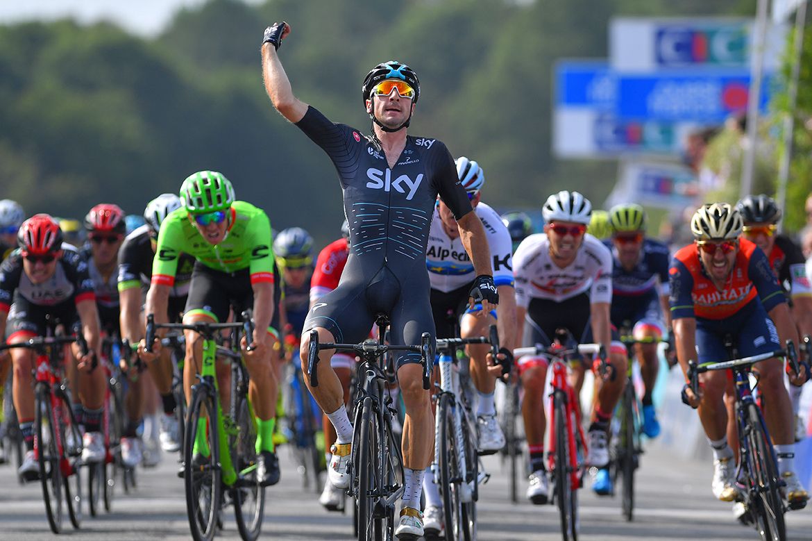 Elia Viviani wins the Bretagne Classic.