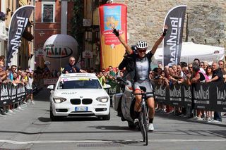 Stage 3 - Stevens solos to victory, takes over Giro Donne lead