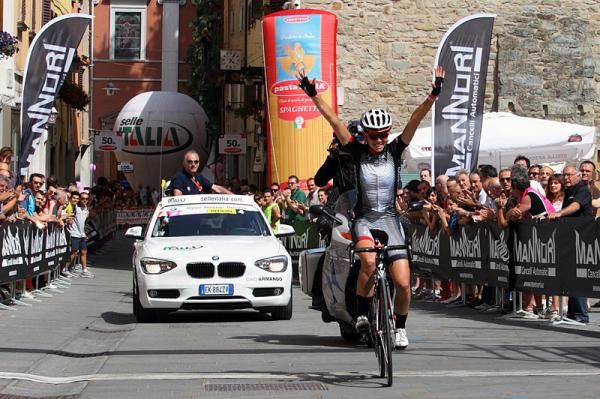 Evelyn Stevens (Specialized-lululemon) soloed to victory on stage 3 and took over the overall lead from Marianne Vos.