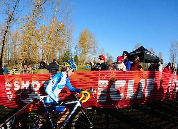 Alison Dunlap (Luna Pro Team) lost contact with the leaders after a couple laps.