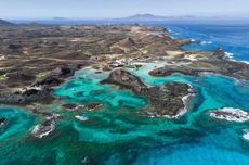 Aerial view of Puertito village and the beautiful natural lagoons of Isla de Lobos, just off the busy port town of Corralejo, Fuerteventura