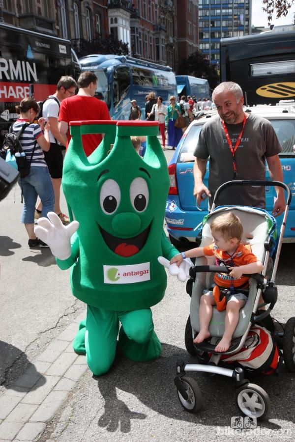 Company mascots are scattered throughout the start area at the beginning of each day.