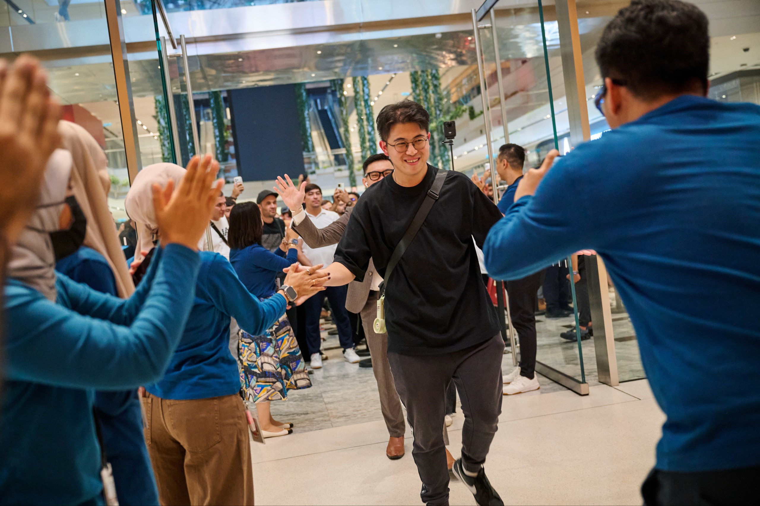 Store opening to sell first iPhones
