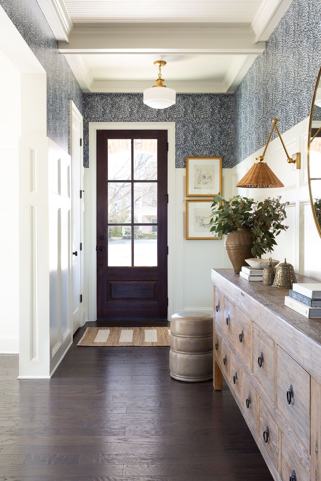 What can I put on my entryway wall? 9 elegant ideas | Homes and Gardens