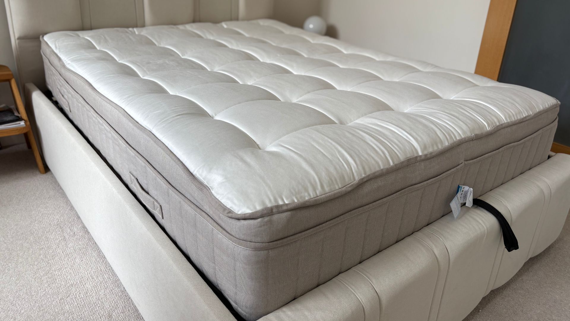 Simba Earth Apex Mattress on my bed (2)