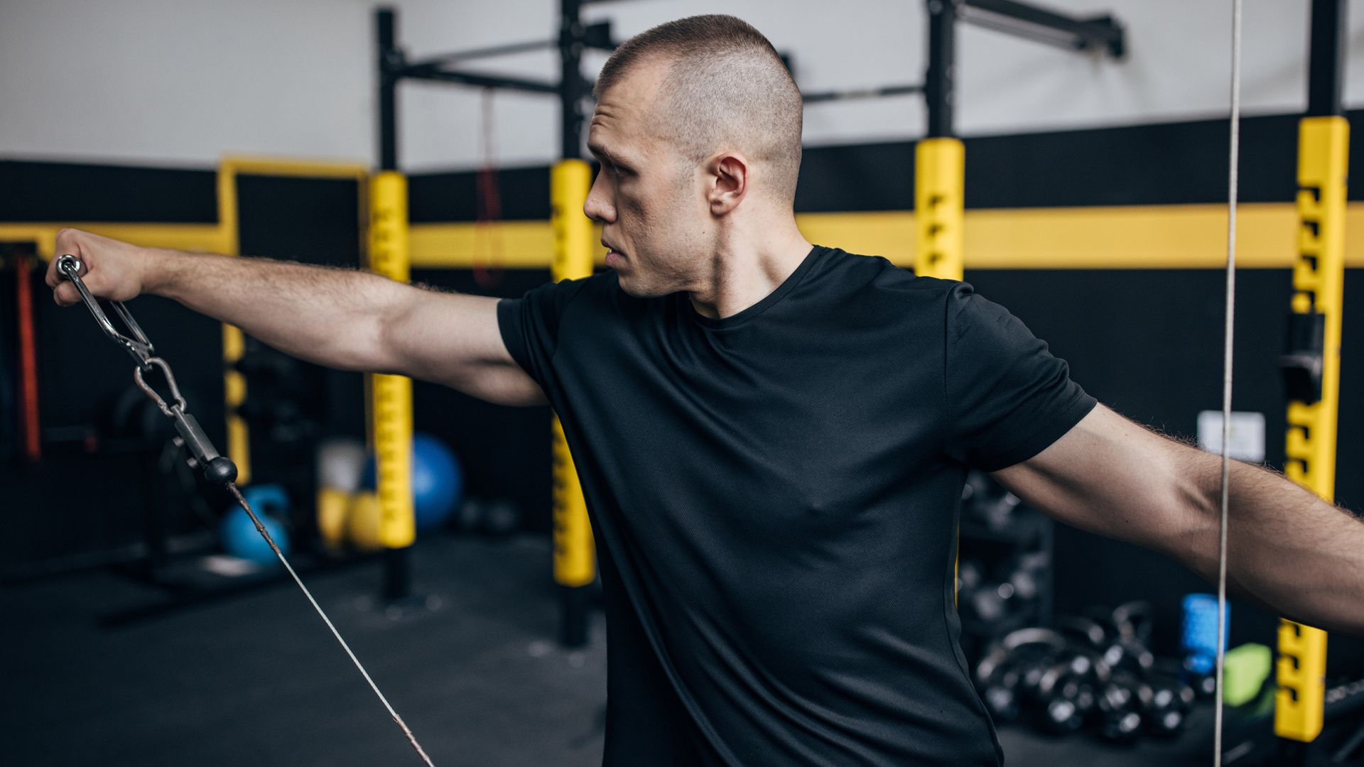 Machine Cable lateral raise