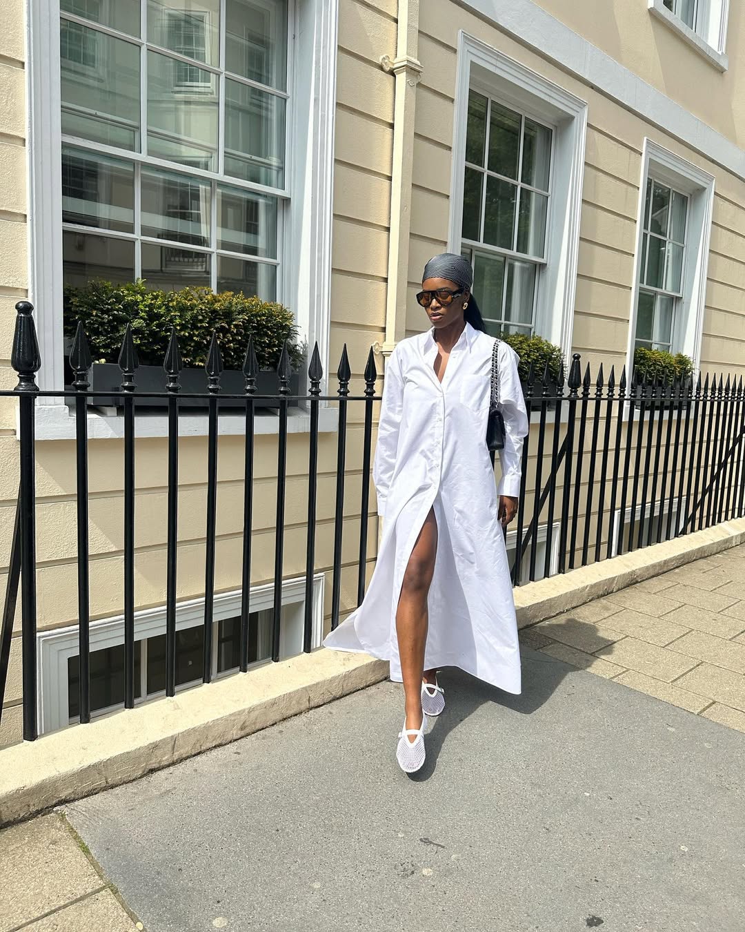 Marilyn in white dress and white mesh shoes