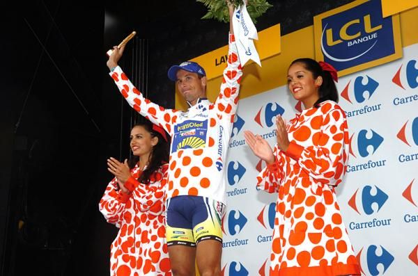 Johnny Hoogerland (Vacansoleil-DCM) stays atop the mountains classification.