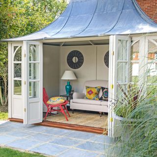 garden area with blue roof and table lamp