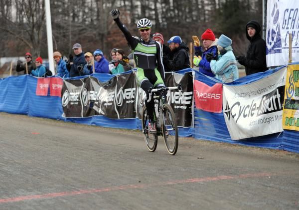 Jeremy Powers (Cannondale p/b cyclocrosworld.com) takes the win.