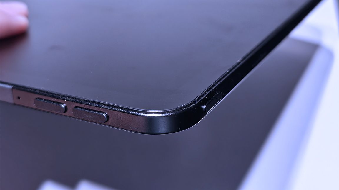 Huion Kamvas Skate 13 review; images of an Android drawing tablet