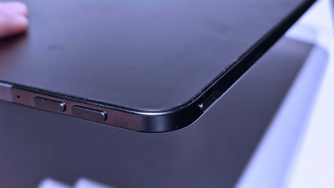 Huion Kamvas Skate 13 review; images of an Android drawing tablet