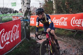 Samantha Scott racing in the mud at the GP Sven Nys