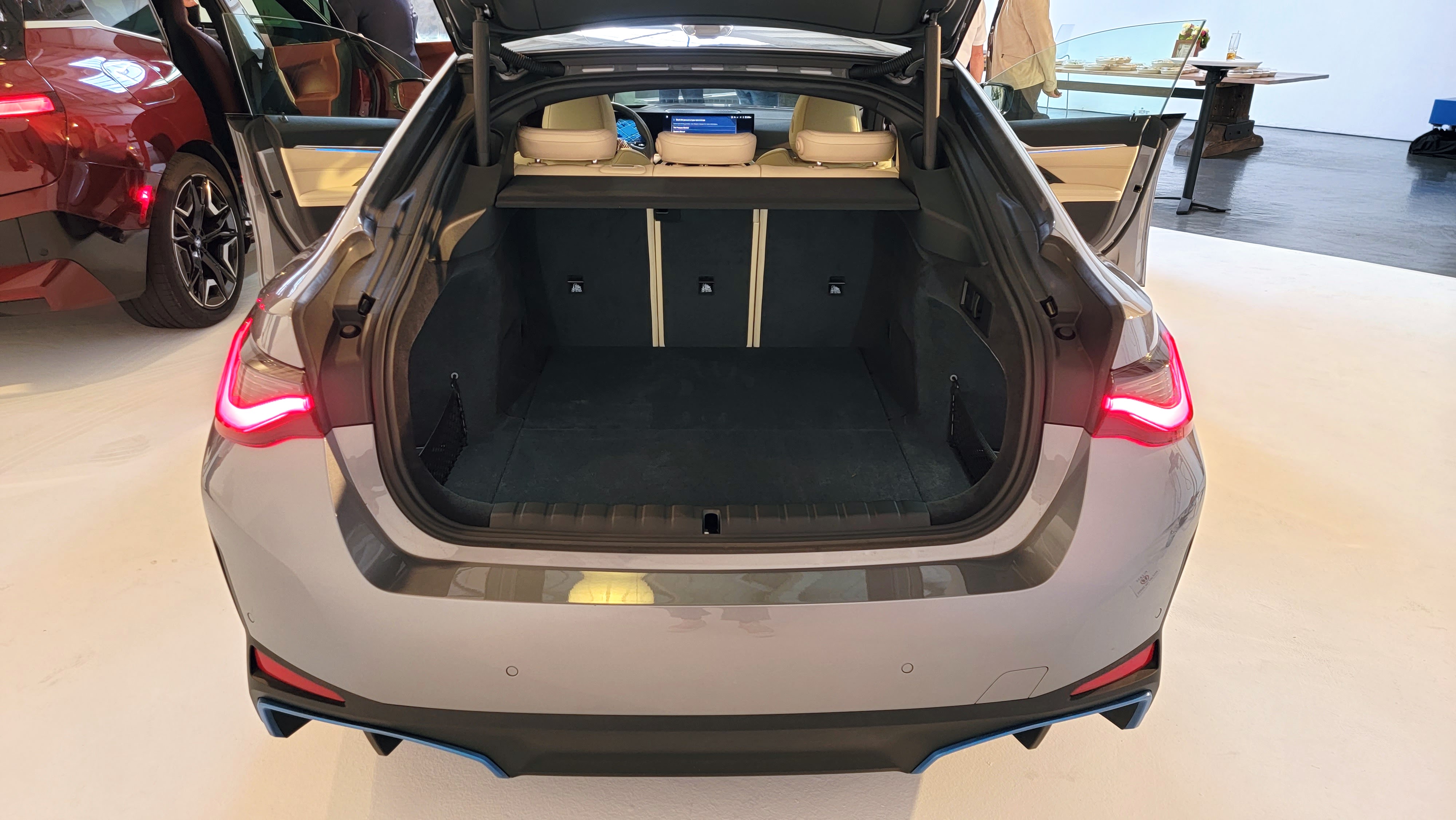 Trunk space with rear seats folded down in BMW i4