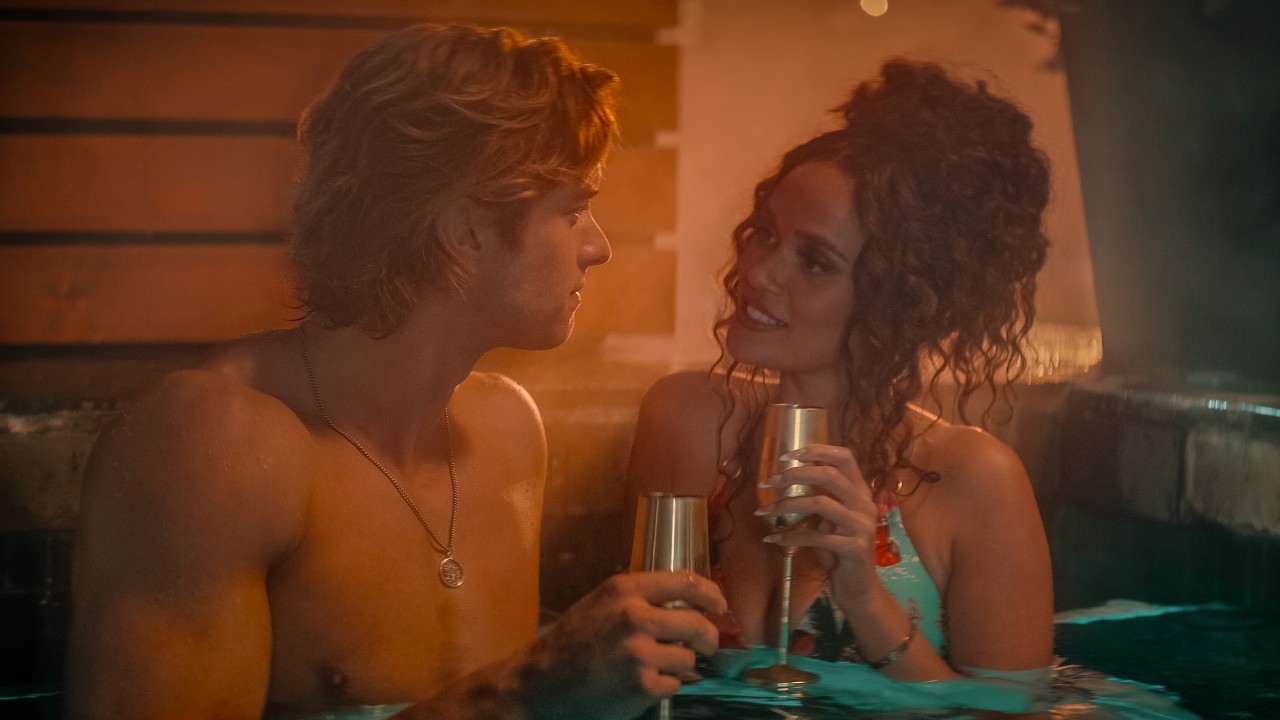 Trey and Alexis in the hot tub