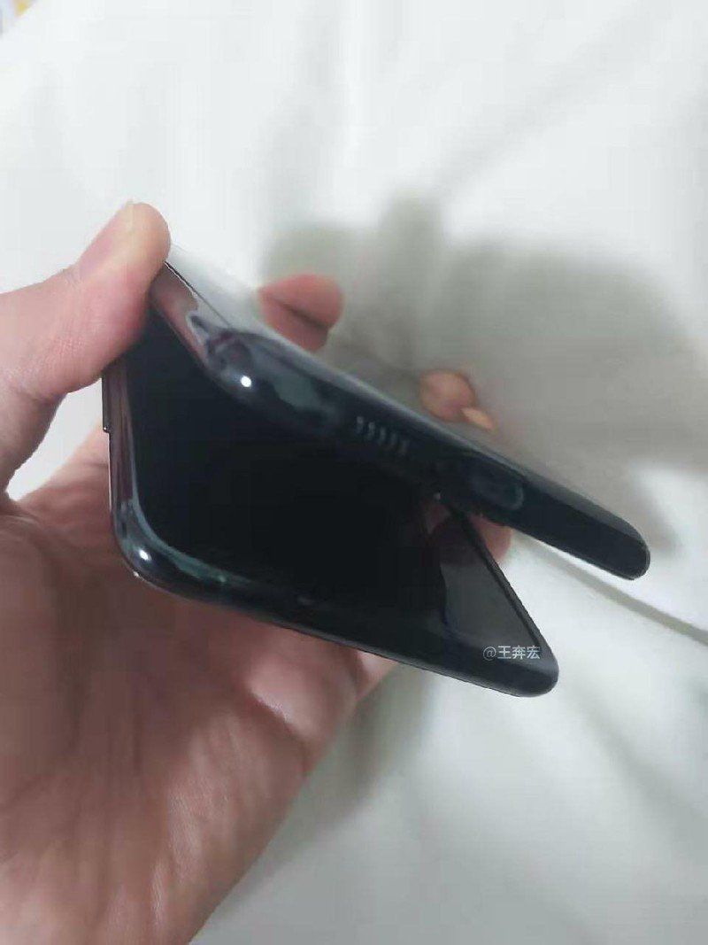 Samsung Clamshell Foldable Leaked Live Image
