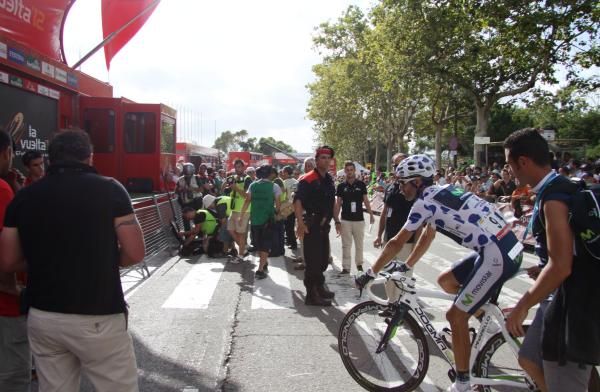 Mountains leader Alejandro Valverde heads to the podium