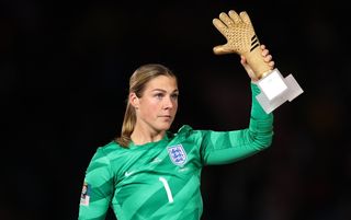 Mary Earps holds the Golden Glove Award for gest goalkeeper at the World Cup
