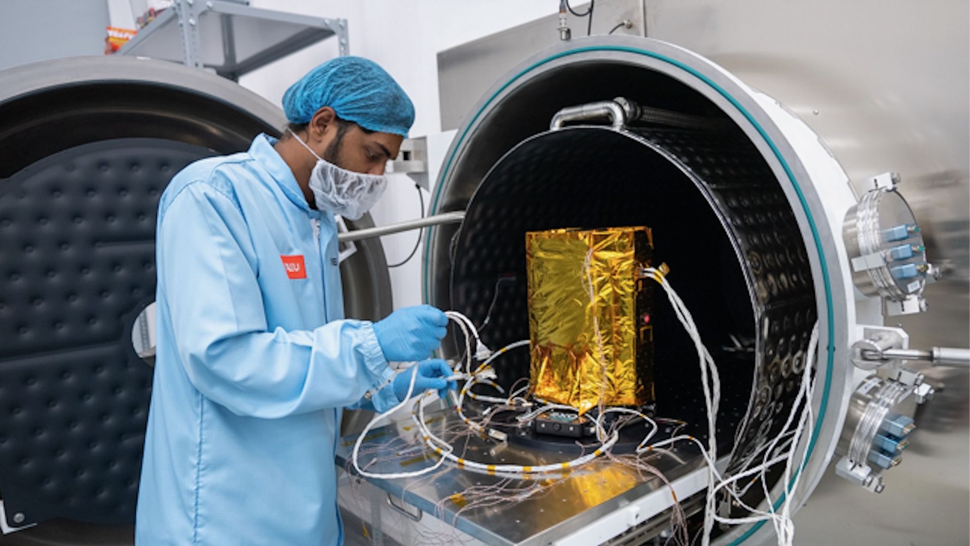 UAE unveils lander for bold 7-asteroid mission set to launch in 2028 (photos)