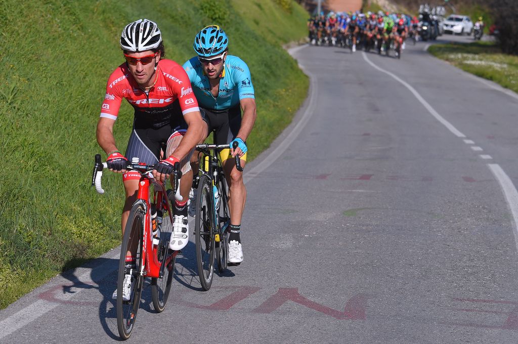 Fabio Felline (Trek-Segafredo) and Oscar Gattto (Astana) try to get clear
