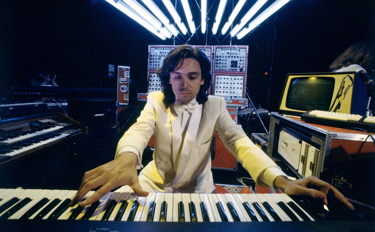 Concert de Jean-Michel Jarre en Chine en octobre 1981. (Photo by Bertrand LAFORET/Gamma-Rapho via Getty Images)