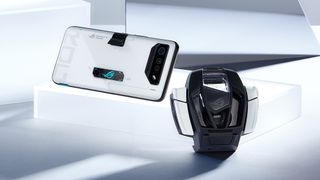 Asus ROG Phone 7 Ultimate y AeroActive Cooler 7 imagen de prensa