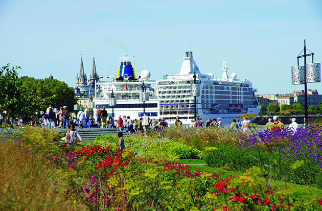 Bordeaux travel river