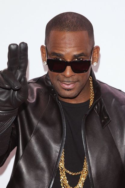 R. Kelly arrested for child pornography, 2002