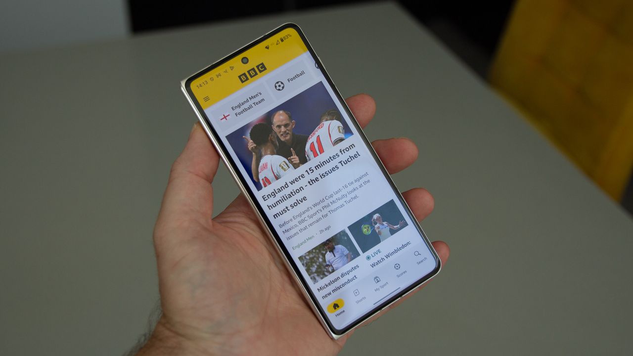 Motorola Razr Fold screens
