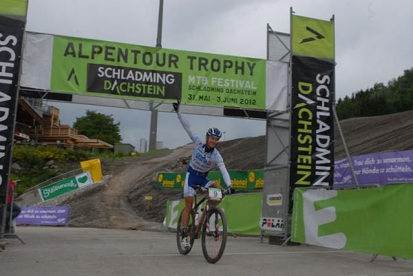 Kristian Hynek (Specialized) wins the stage