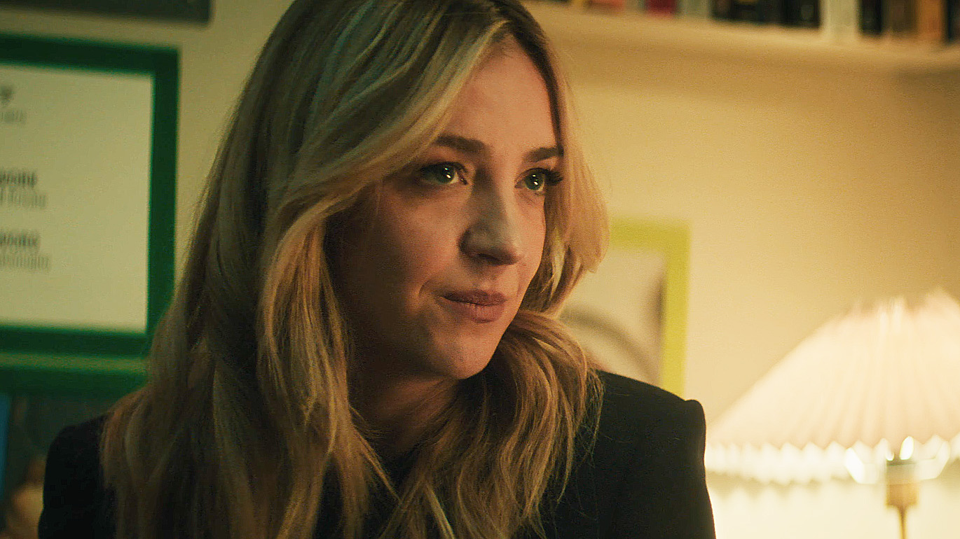 A close up of Natalie 'Sugar' Berzatto in The Bear season 5