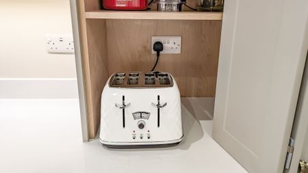 Kitchen appliance garage