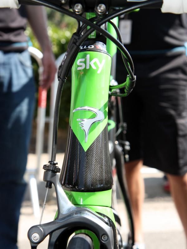 Most bicycle tech aficionados could probably identify the distinctive Pinarello Dogma 2 shape even without markings or paint.